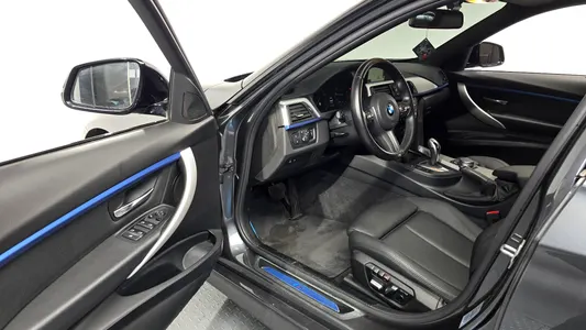 BMW 3 Series (F30) 320i M 2018 10