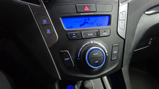 Hyundai DM (e-VGT) 2.0 2WD 2013 17