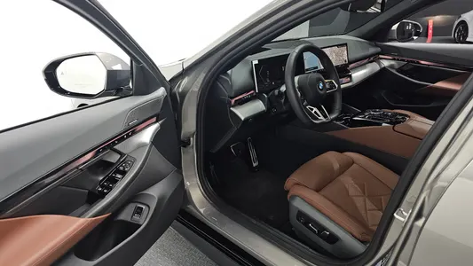 BMW 5 Series (G60) 530i xDrive M 2026 11