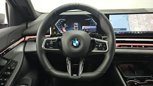 BMW 5 Series (G60) 530i xDrive M 2026 13