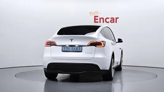Tesla Y AWD 2021 4
