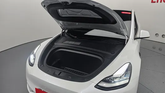Tesla Y AWD 2021 6
