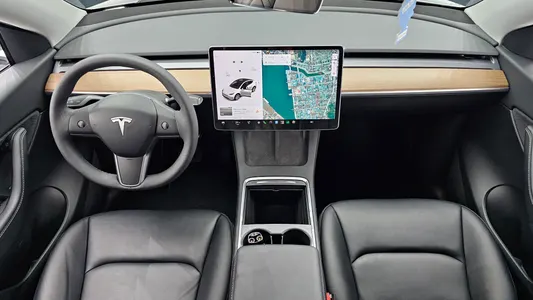 Tesla Y AWD 2021 7