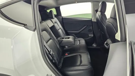 Tesla Y AWD 2021 11
