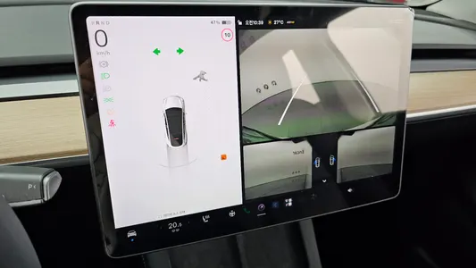 Tesla Y AWD 2021 15