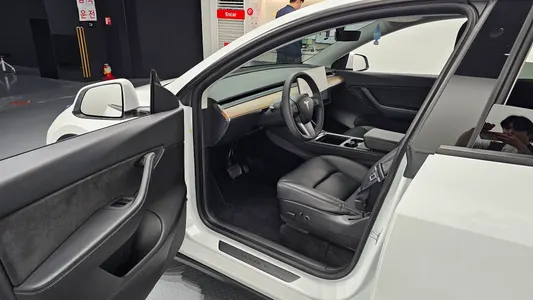 Tesla Y AWD 2021 10