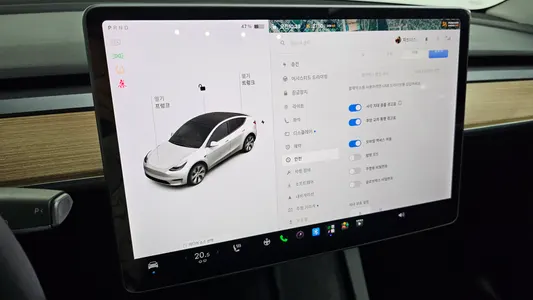 Tesla Y AWD 2021 16