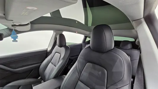 Tesla Y AWD 2021 19