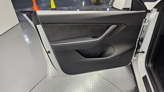 Tesla Y AWD 2021 25