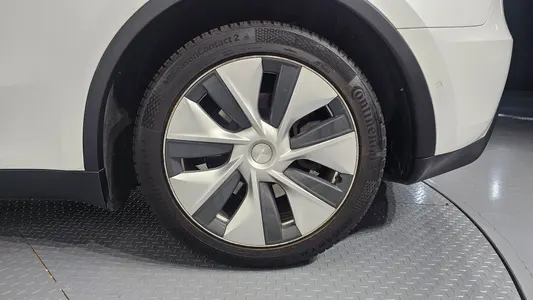 Tesla Y AWD 2021 22