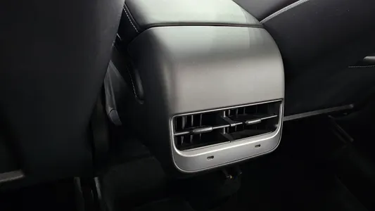 Tesla Y AWD 2021 32