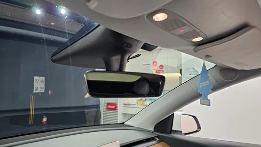 Tesla Y AWD 2021 28