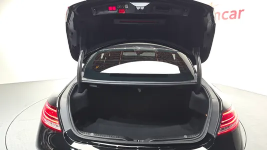 Mercedes-Benz C-Class W205 C200 2023 18
