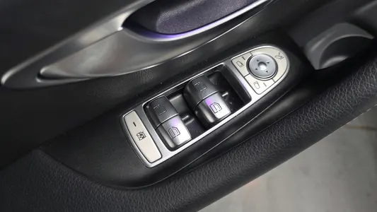 Mercedes-Benz E-Class W213 E350 4MATIC 2022 28