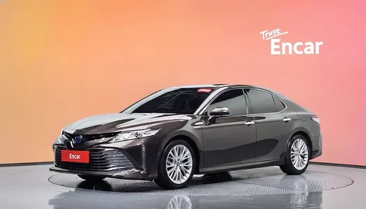 Toyota (XV70) 2.5 XLE 2019