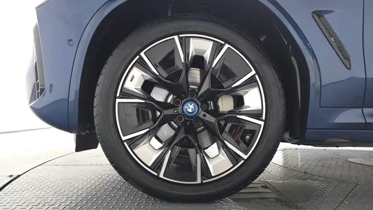 BMW iX3 M 2025 4
