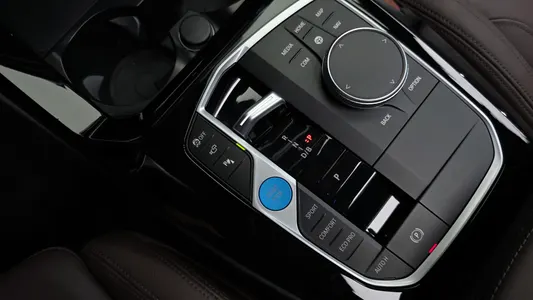 BMW iX3 M 2025 8