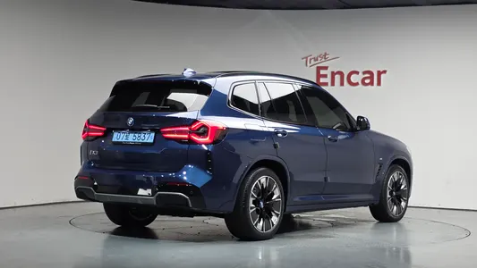 BMW iX3 M 2025
