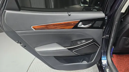 Kia K7 3.0 LPI () 2016 25