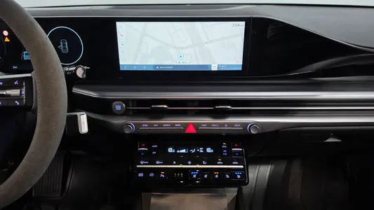 Hyundai (GN7) 3.5 LPG 2WD () 2023 12