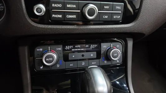 Volkswagen 투아렉 V6 3.0 TDI 2015 33