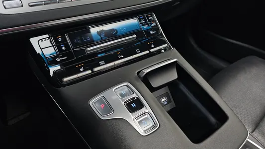 Hyundai IG 3.0 LPi () 2021 9