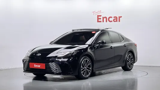 Toyota (XV80) 2.5 XLE 2025