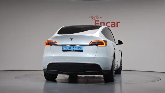 Tesla Y RWD 2023 4