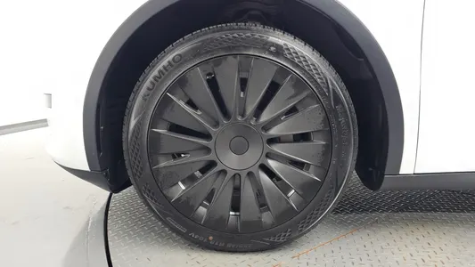 Tesla Y RWD 2023 5