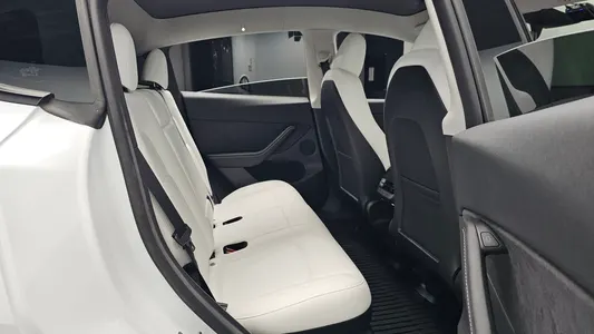 Tesla Y RWD 2023 11