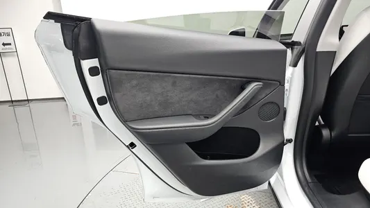 Tesla Y RWD 2023 26