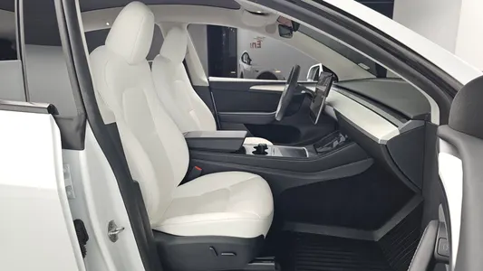 Tesla Y RWD 2023 27