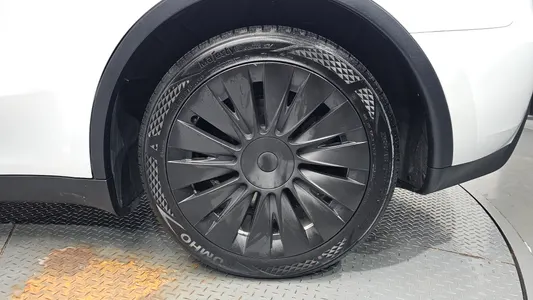 Tesla Y RWD 2023 22
