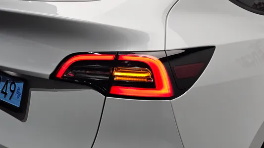 Tesla Y RWD 2023 24