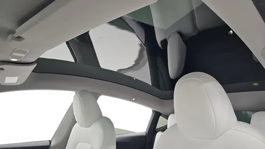 Tesla Y RWD 2023 33