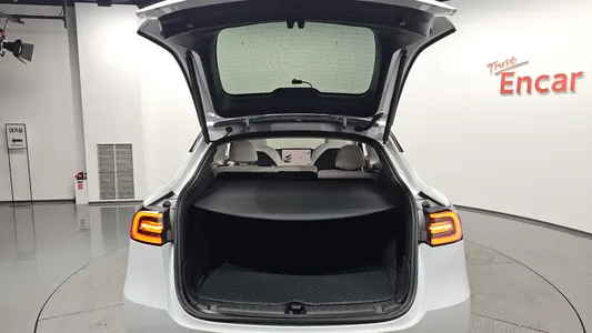 Tesla Y RWD 2023 34