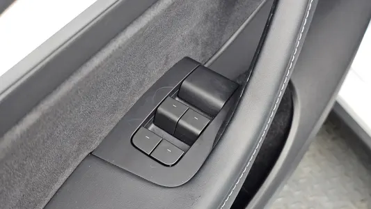 Tesla Y RWD 2023 31