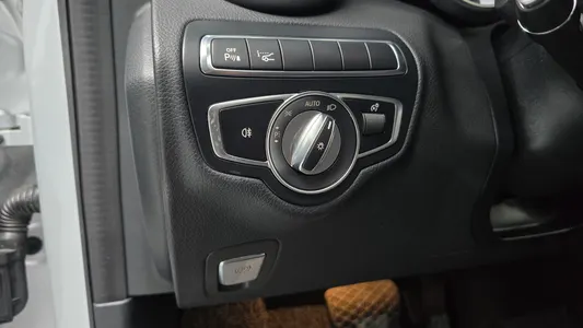 Mercedes-Benz C-Class W205 C200 2018 14
