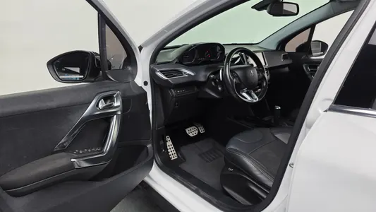 Peugeot 2008 1.6 BlueHDi 2017 10