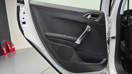 Peugeot 2008 1.6 BlueHDi 2017 25