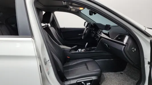 BMW 3 Series (F30) 320d 2018 26
