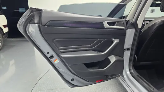 Volkswagen 아테온 2.0 TDI 2023 25