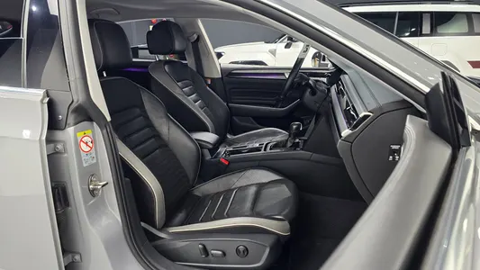 Volkswagen 아테온 2.0 TDI 2023 26