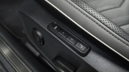 Volkswagen 아테온 2.0 TDI 2023 29