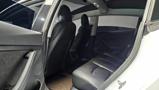 Tesla 3 AWD 2022 12