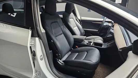 Tesla 3 AWD 2022 27
