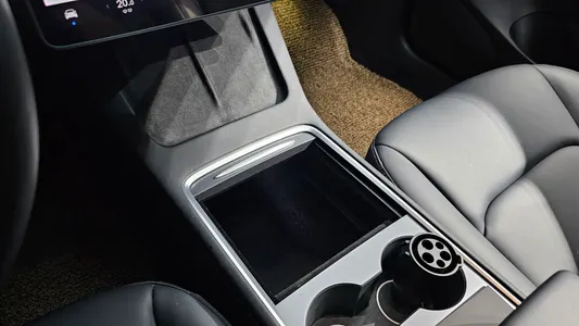 Tesla 3 AWD 2022 31