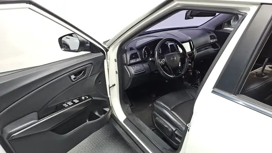 KG Mobility Tivoli VX 2WD 2017 11