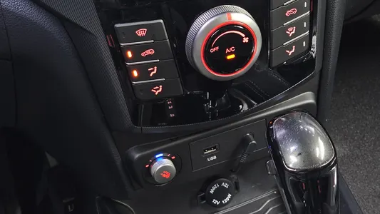 KG Mobility Tivoli VX 2WD 2017 19