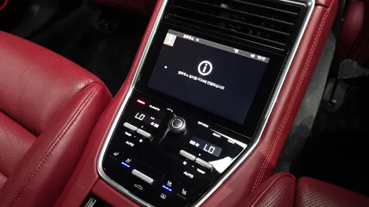 Porsche (971) 2.9 AWD E- 2020 33